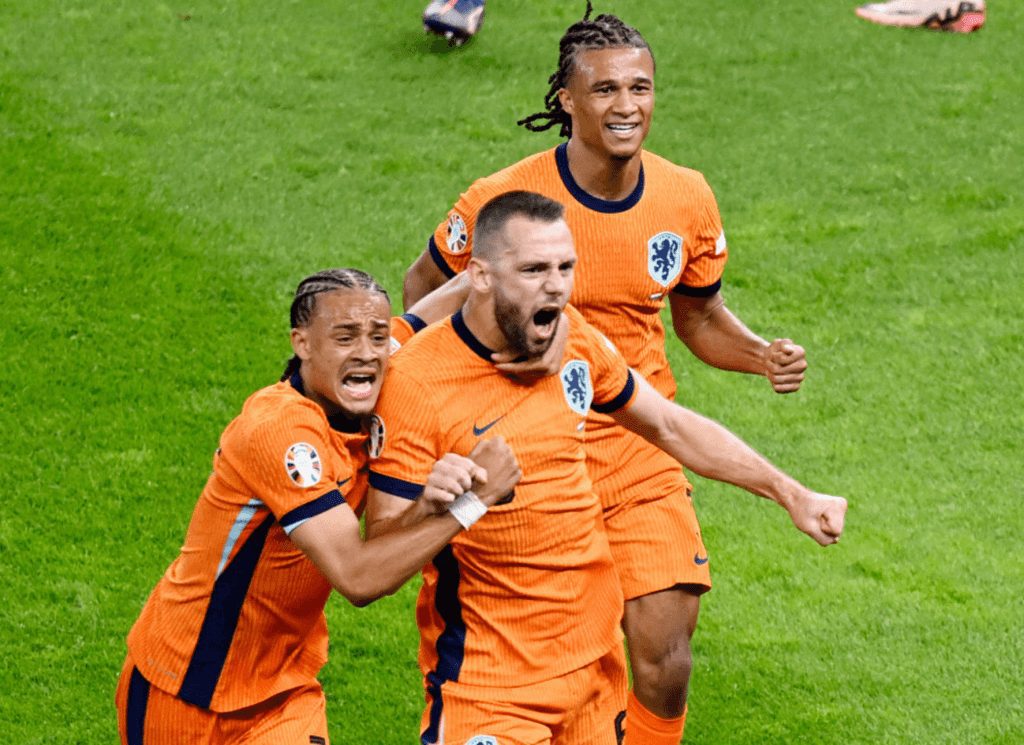 Hà Lan 2-1 Thổ Nhĩ Kỳ: Ngược dòng vào bán kết gặp tuyển Anh