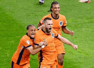 Hà Lan 2-1 Thổ Nhĩ Kỳ: Ngược dòng vào bán kết gặp tuyển Anh